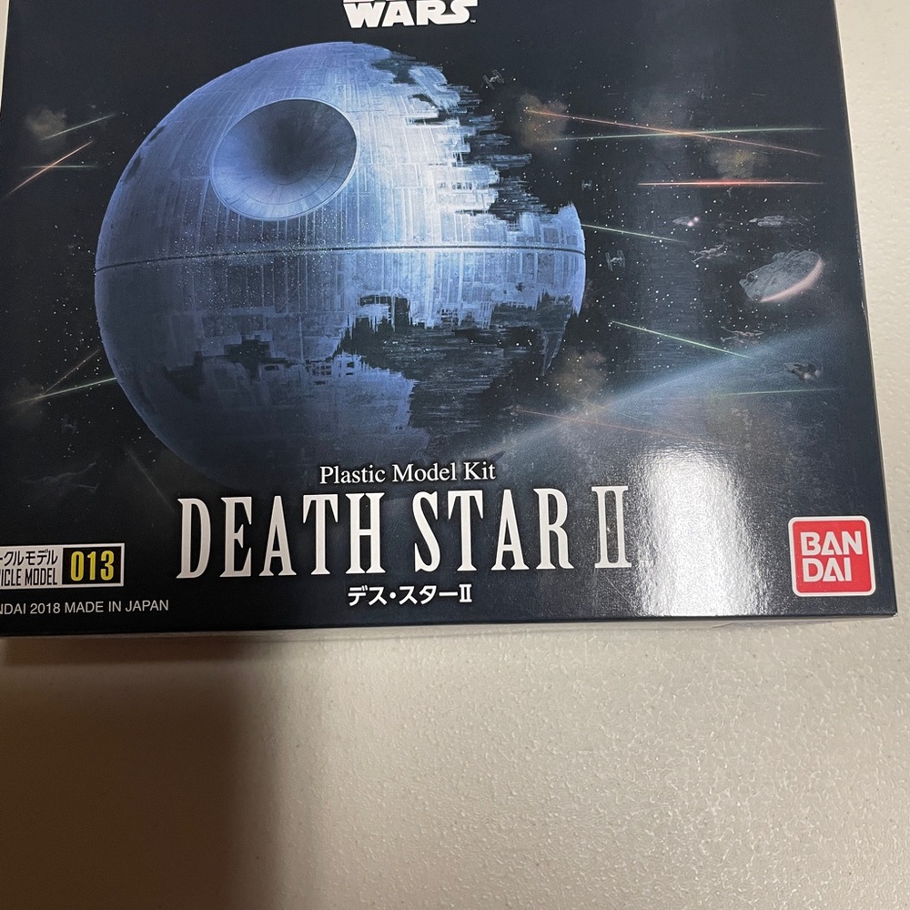 Death Star II Plastic Model Kit - Black and Gray
